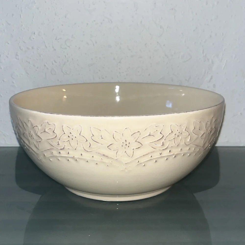 Rare Lacey Cream collection by Pier 1 9” Vegetable serving bowl discontinued